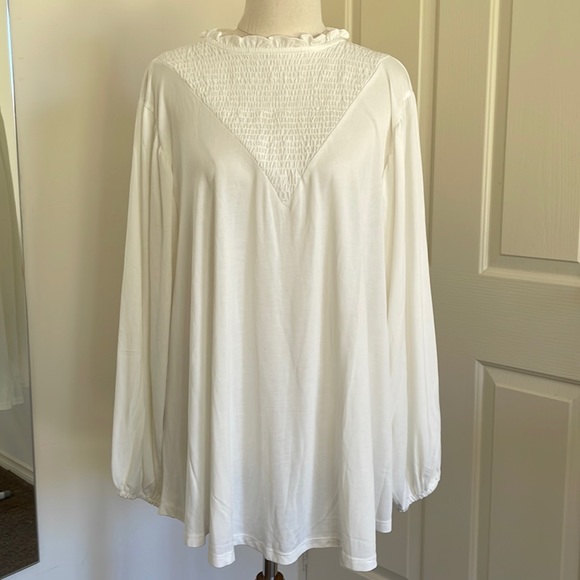 BNWT✨LULAROE Clara smocked blouse in off white - Picture 2 of 11